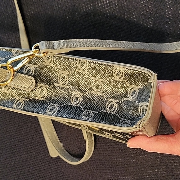 Bebe small crossbody/satchel w/snap closure, grey w/gold Bebe bettering - Picture 4 of 6